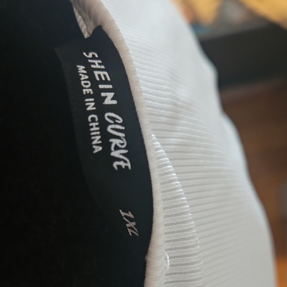 Basic White Tee - Picture 2 of 4